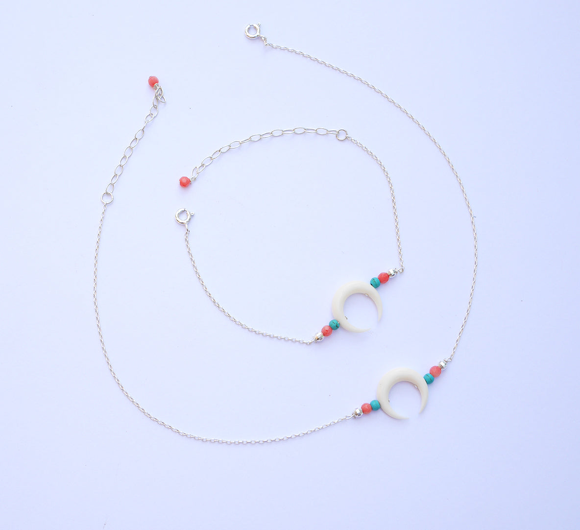 Ras du cou Nokomis - Corne lune Blanche - Perles corail et Turquoise - Chaîne Argent 925