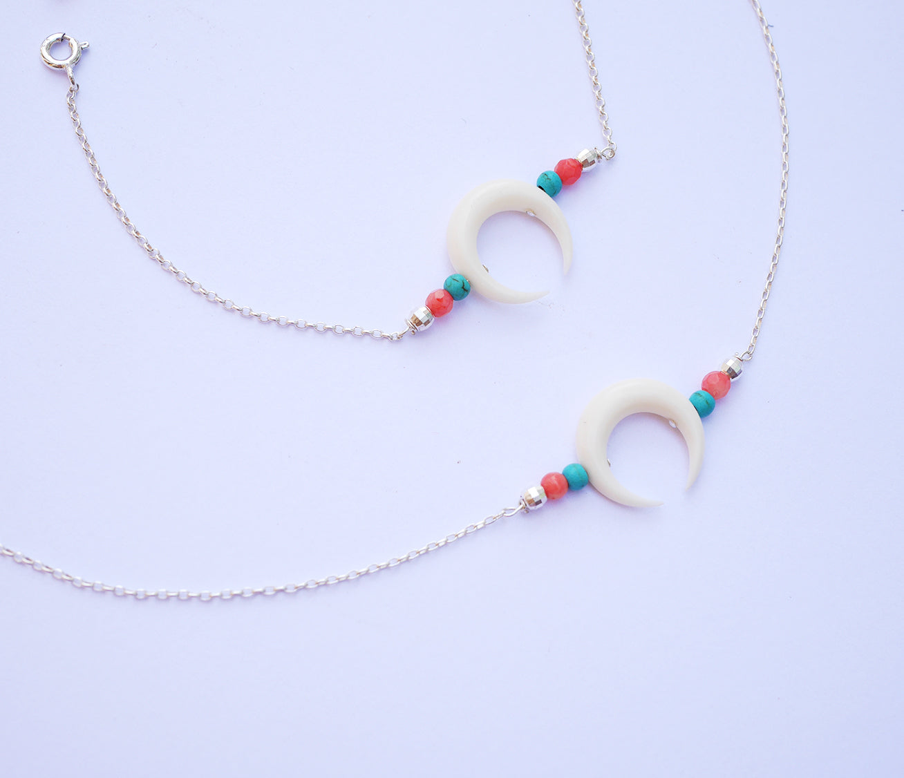 Ras du cou Nokomis - Corne lune Blanche - Perles corail et Turquoise - Chaîne Argent 925